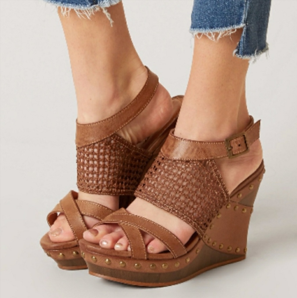 ⚘️Not Rated Coralie Faux Leather Studded Sandals - Picture 8 of 8